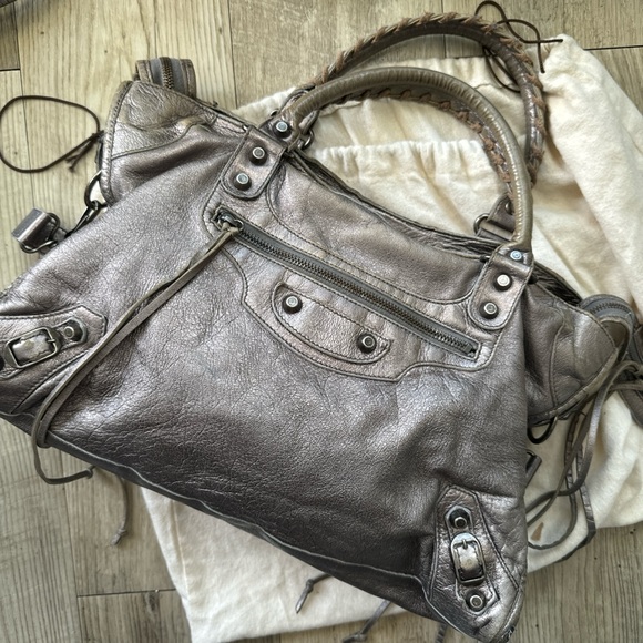 Authentic Balenciaga city bag in silver - Picture 1 of 9